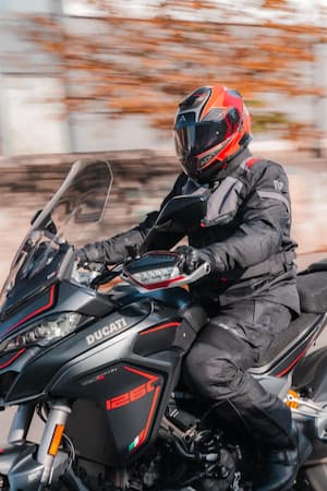 Invictus Chaquetas y Pantalones